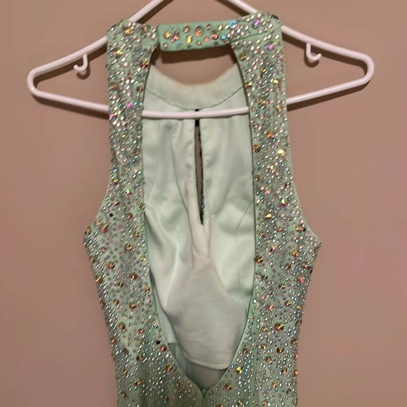 Prom dress. STUNNING backless long dress w slit - Picture 3 of 4